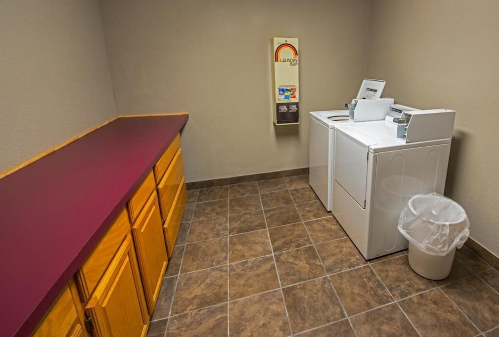 Boarders Inn & Suites by Cobblestone Hotels Munising - photo 12