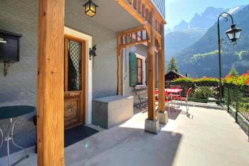 Chalet Eden Duplex Piano Garden Swedish Stove — Champery — photo 4