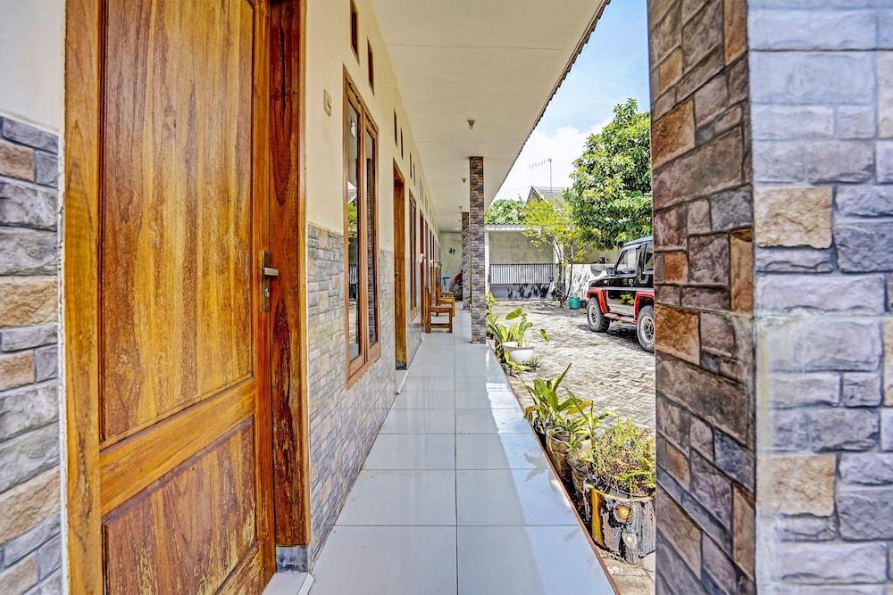 Spot On 91824 Rumah Kaloka Syariah in Probolinggo, Indonesia