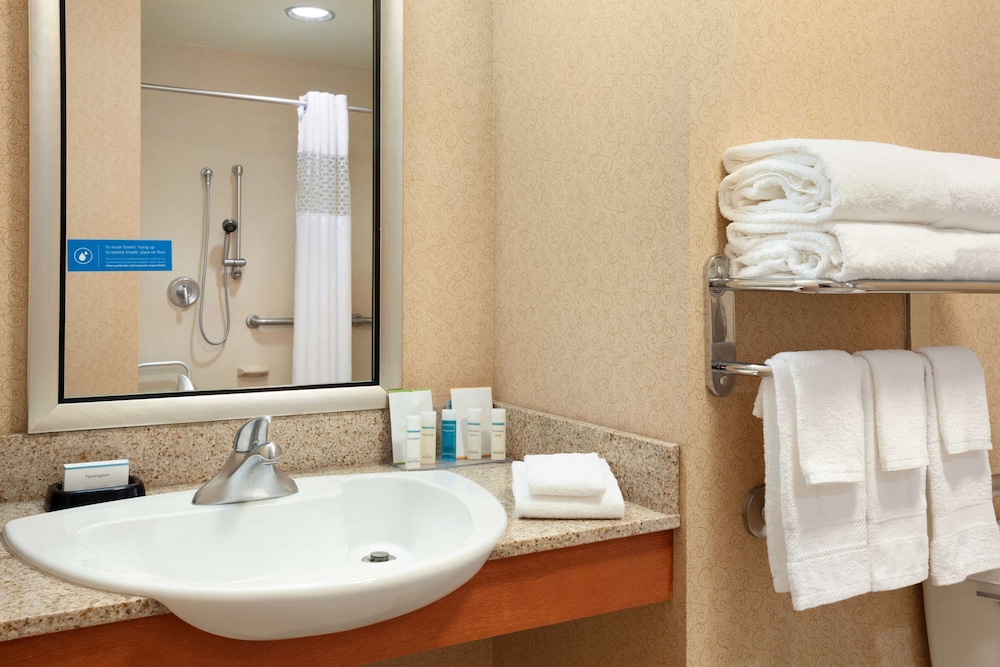 Hampton Inn & Suites Hartford East Hartford - photo 21