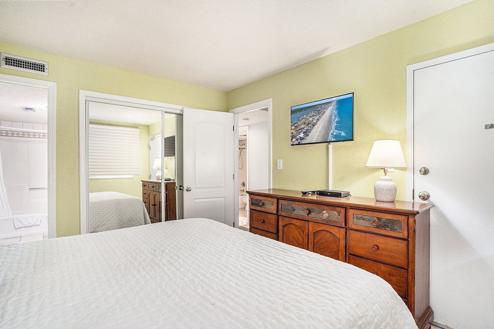 0611 Waters Edge Resort 2 Bedroom Condo by RedAwning - photo 6