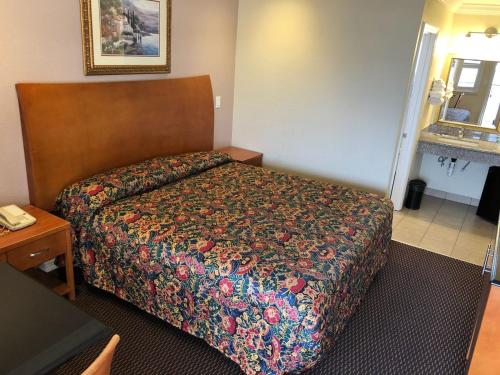 Gateway Thunderbird Motel - photo 4