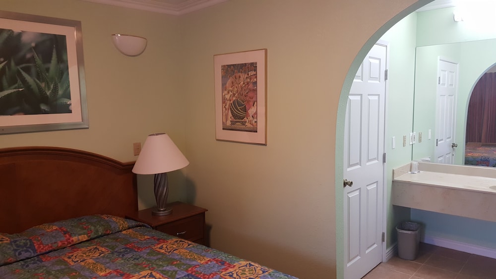 Flamingo Inn Long Beach - photo 17