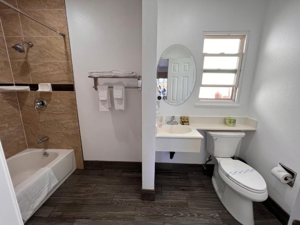 Town and Country Inn - photo 27