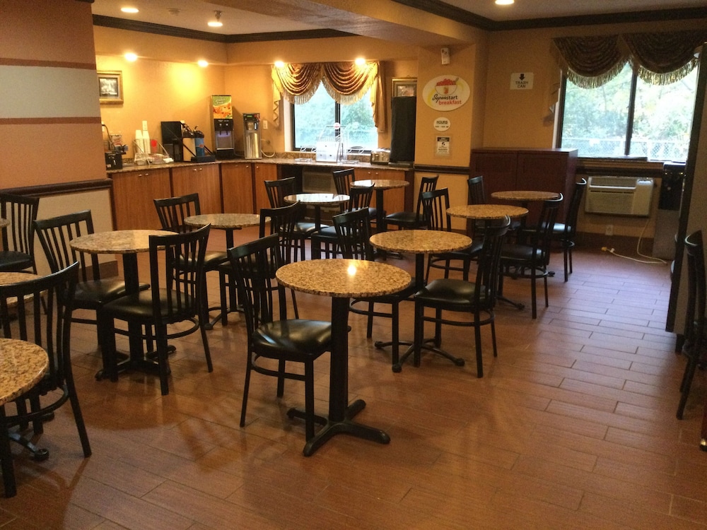 Super 8 by Wyndham Taylor Detroit Area - photo 14