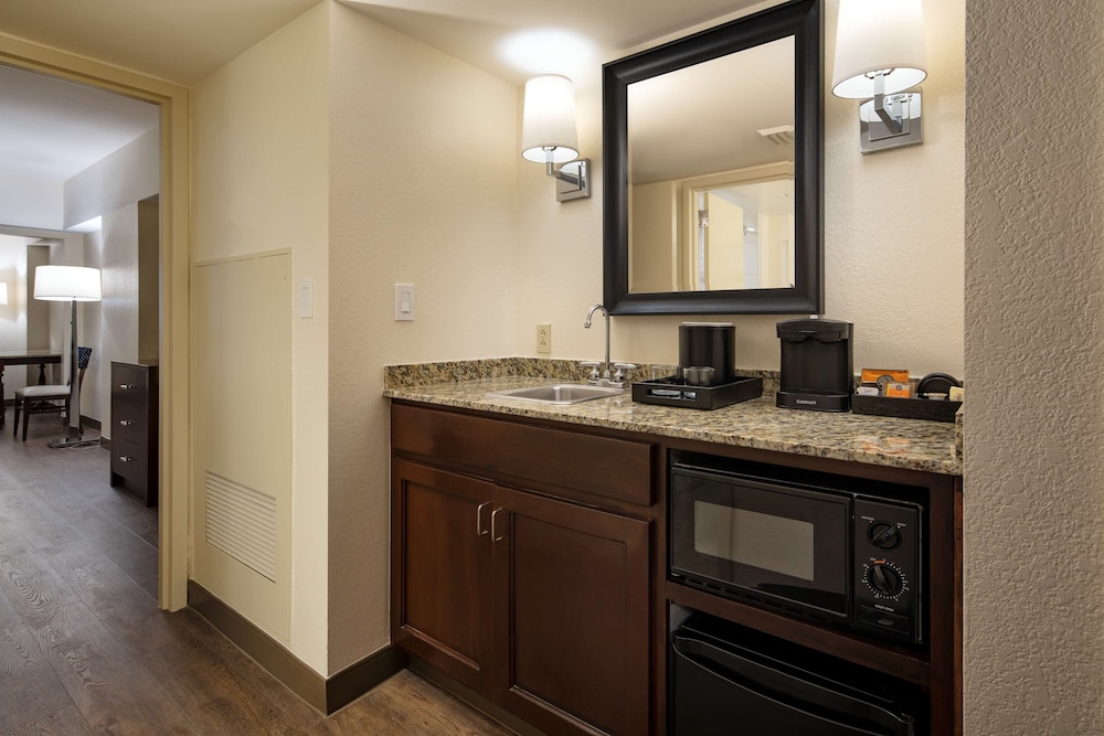 Embassy Suites by Hilton New Orleans - photo 29