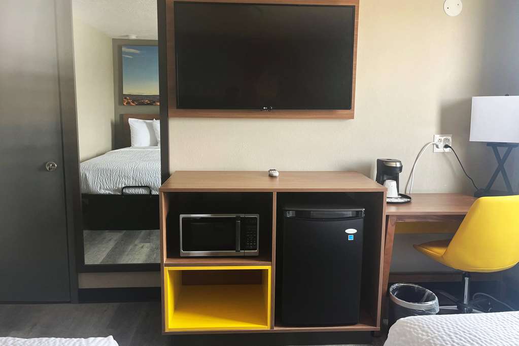 Days Inn by Wyndham Albuquerque I 25 - photo 12