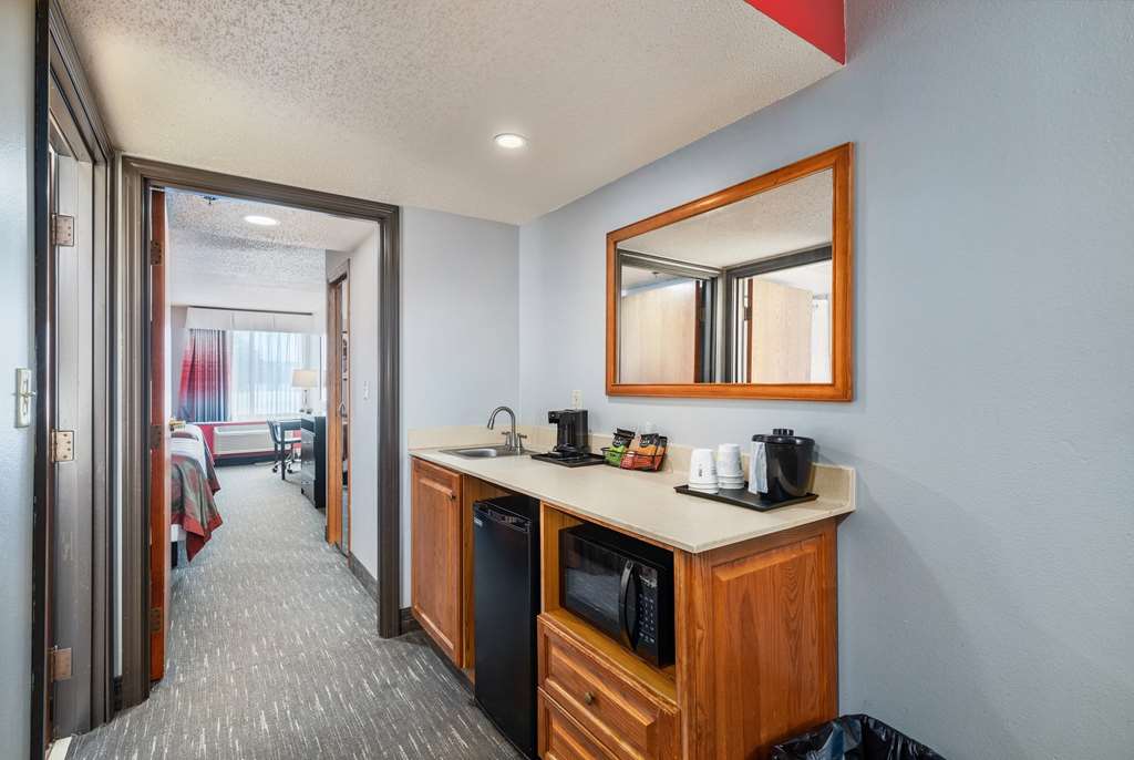 Ramada by Wyndham Sioux Falls Airport Waterpark & Event Ctr - photo 45