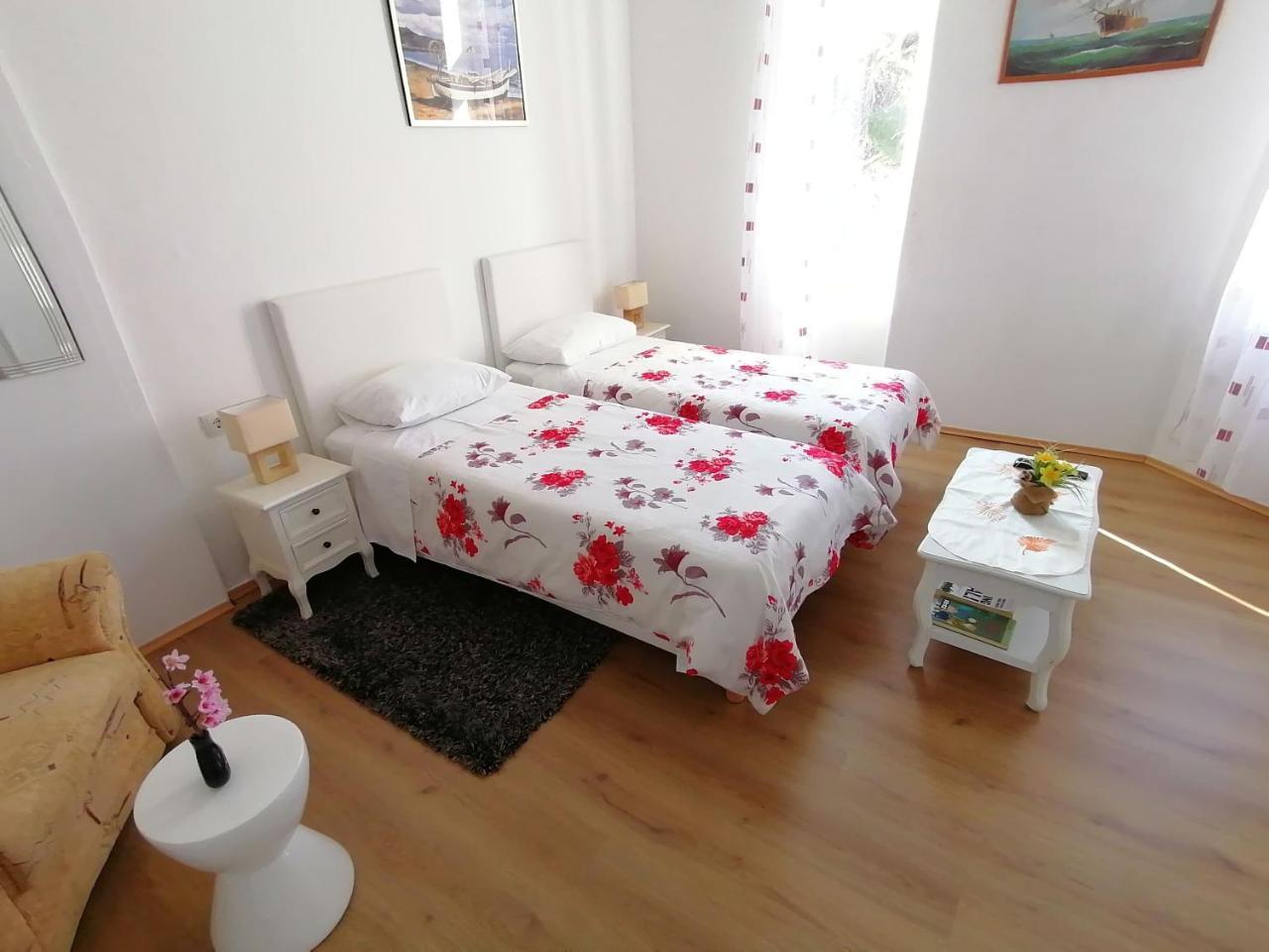 Two Bedrooms Apartment with Balcony And Sea View Near Old Town