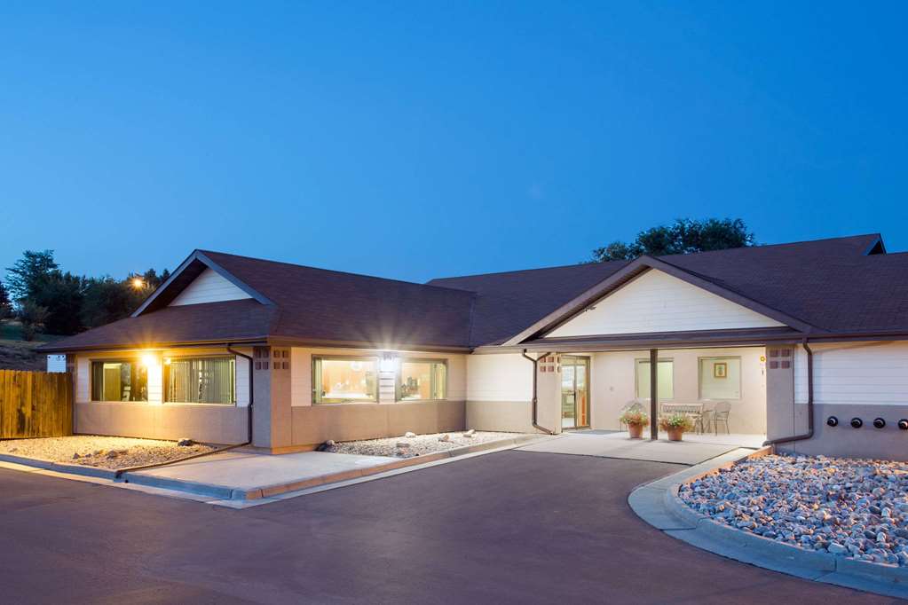 Super 8 by Wyndham Hot Springs - photo 2