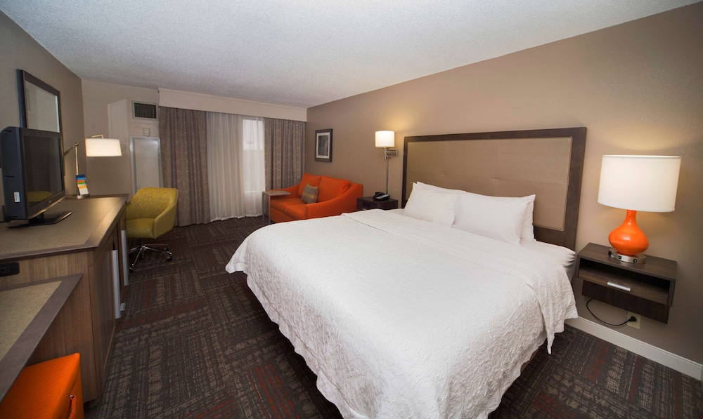 Hampton Inn & Suites Valdosta Conference Center - photo 49