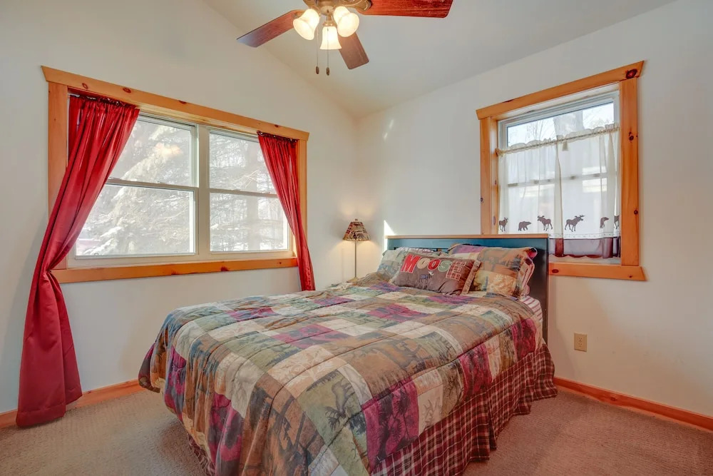 Lakefront Tomahawk Getaway w Deck & 2 Fireplaces — Tomahawk — photo 3