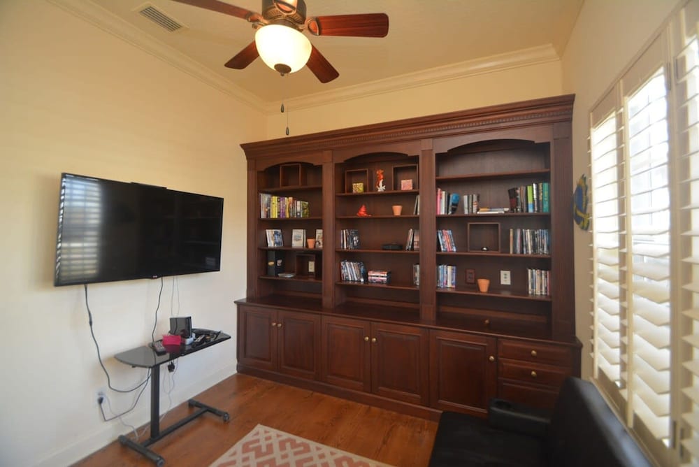 Ocean View Paradise Steps away from the Beach Will Accommodate Up To 10 People including 1 3 Fa - photo 48