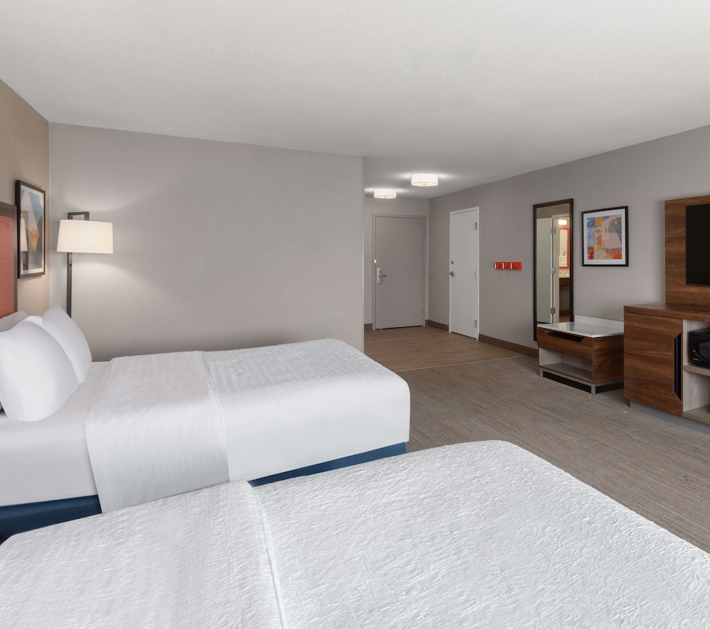 Hampton Inn & Suites Saginaw - photo 19