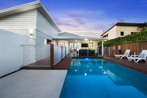 22 Sorrento Avenue — 4-Star Luxury Hotel in Coolum Beach, Australia