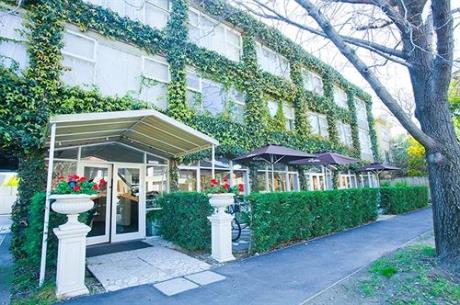 The Albany Motel — hotel in South Yarra