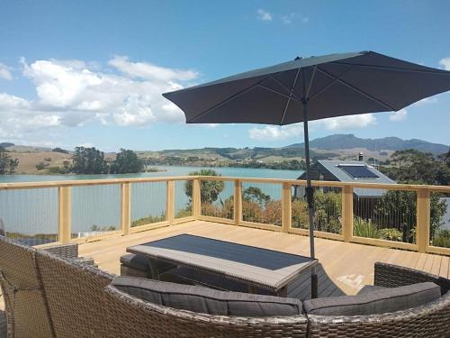 Bay and Karioi view in town — 4-Star Luxury Hotel in Raglan, New Zealand