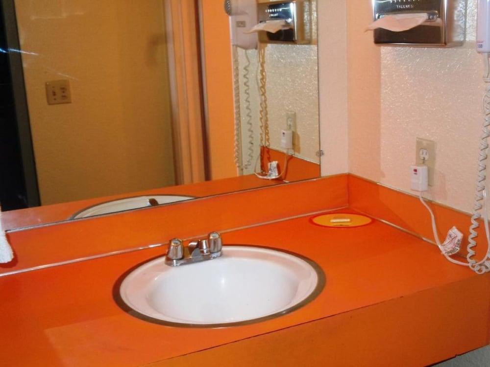 Red Lion Inn & Suites Yakima - photo 9