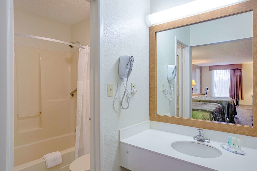 Quality Inn & Suites Live Oak I 10 Exit 283 - photo 27