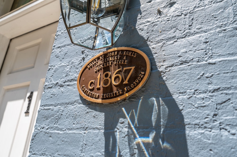 Cozy Cottage 1 — 4-Star Luxury Hotel in Covington, United States