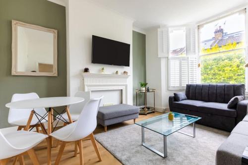 Lovely Garden Flat In Central London — 4-Star Luxury Hotel in London, United Kingdom
