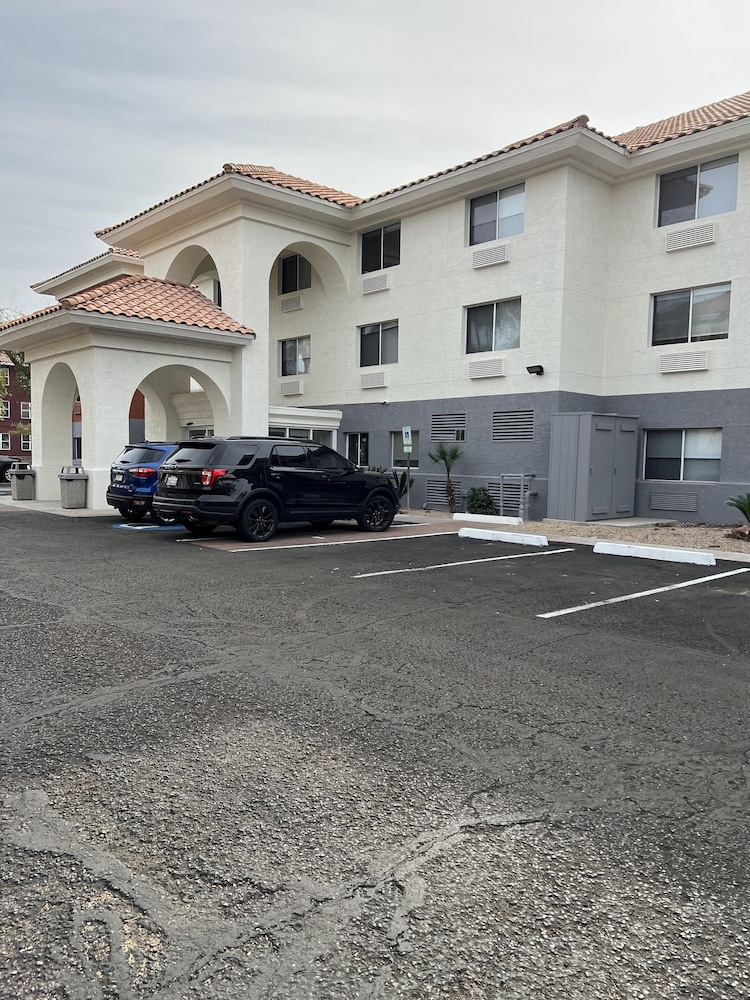 Hotel image of Holiday Inn Express & Suites Phoenix Mesa West by IHG