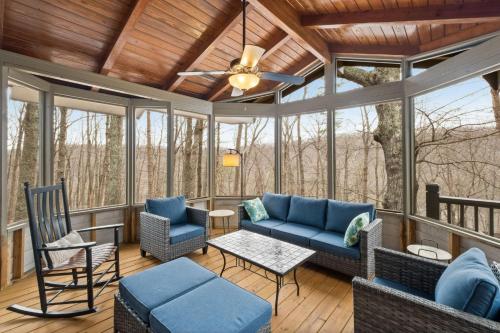 Home Sweet Gnome Wooded serenity in Big Canoe — 4-Star Luxury Hotel in Jasper, United States
