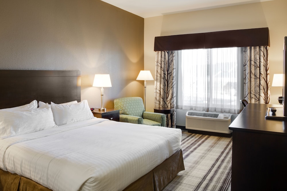 Holiday Inn Express & Suites Nevada by IHG - photo 23