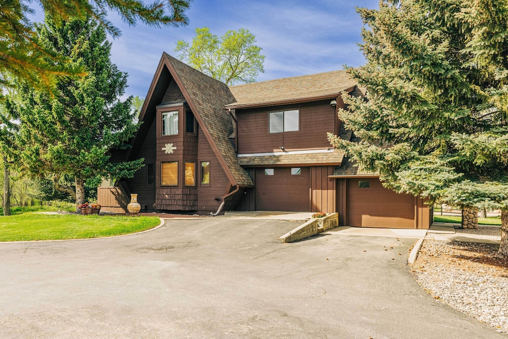 Serene Creekside Sheridan Getaway: Mountain Views - photo 30