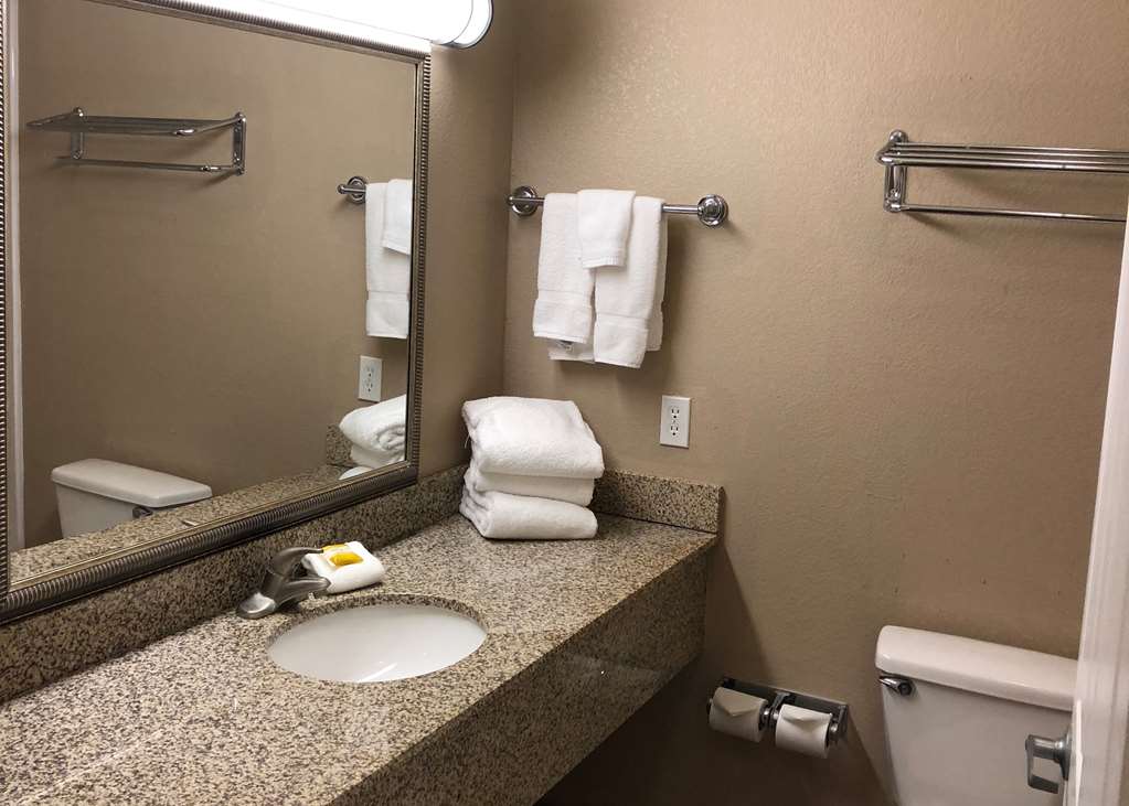 Americas Best Value Inn & Suites Gun Barrel City - photo 19