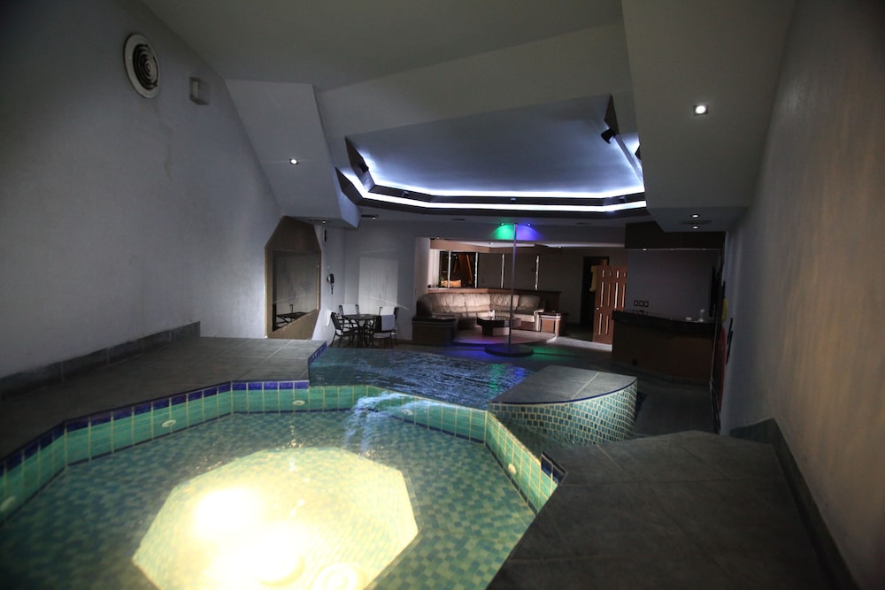Jetted tub