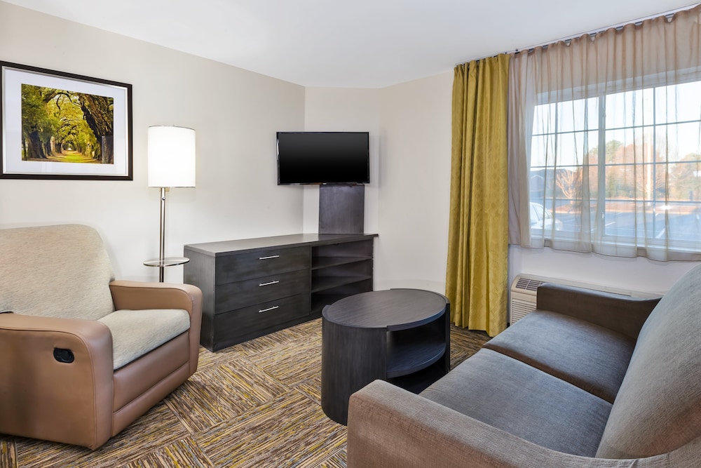 Candlewood Suites Huntersville an IHG Hotel - photo 3