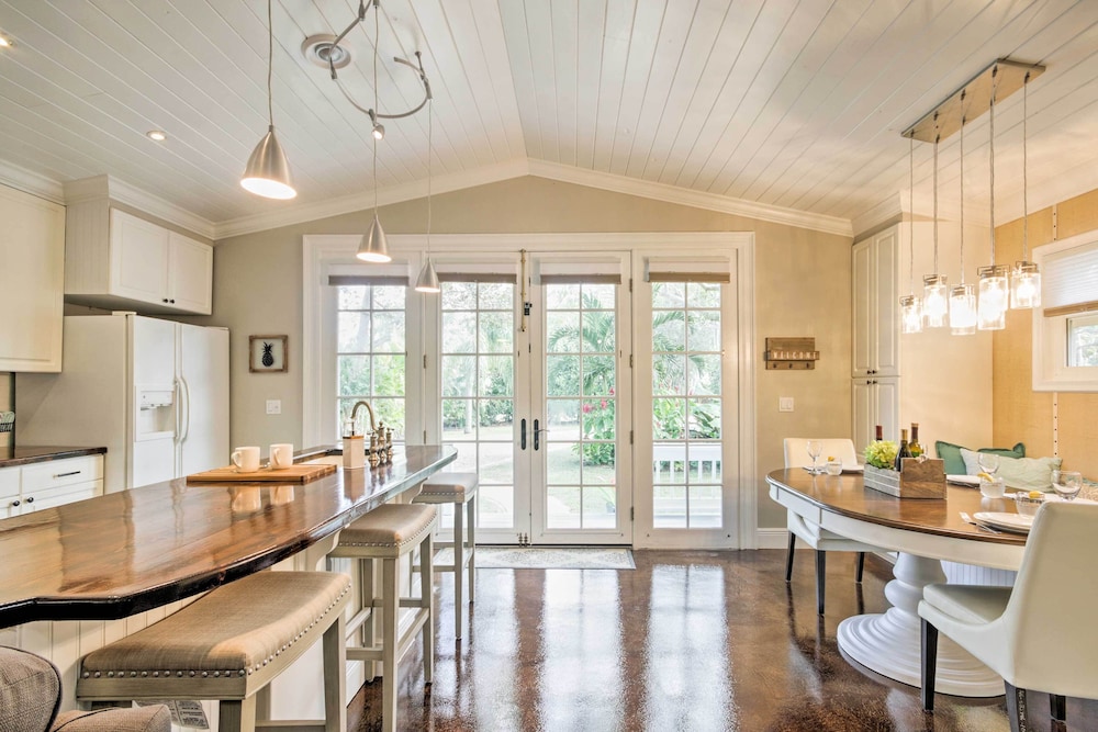 Chic Sarasota Cottage Near Beaches And Downtown — 4-Star Luxury Hotel in Sarasota, United States