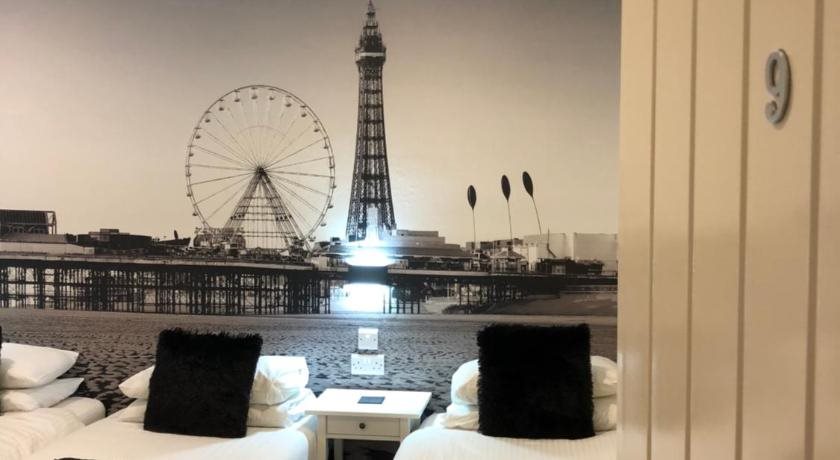 Happy Return Hotel - last minute hotel in Blackpool
