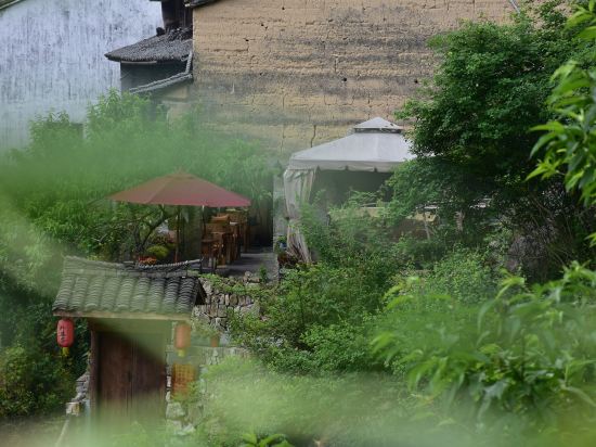 A Valley - carbon neutral hotel in Unknown City