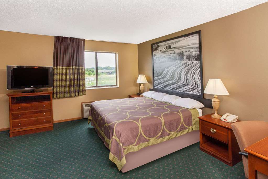 Super 8 by Wyndham Anamosa IA - photo 12