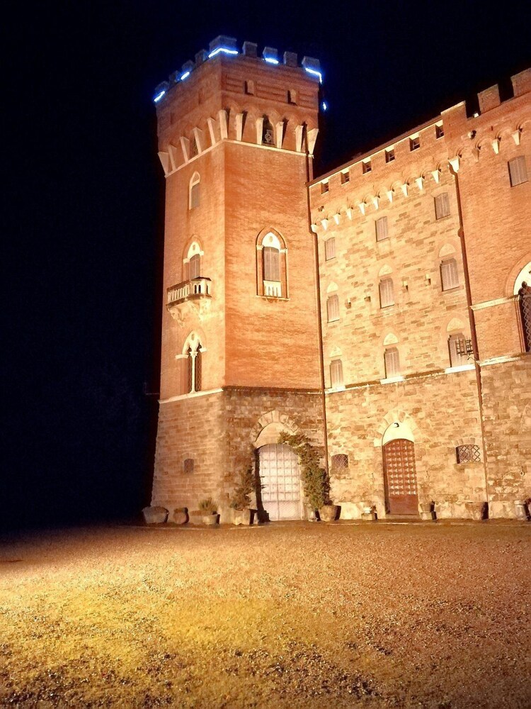 Castello Di Valenzano — hotel in Subbiano