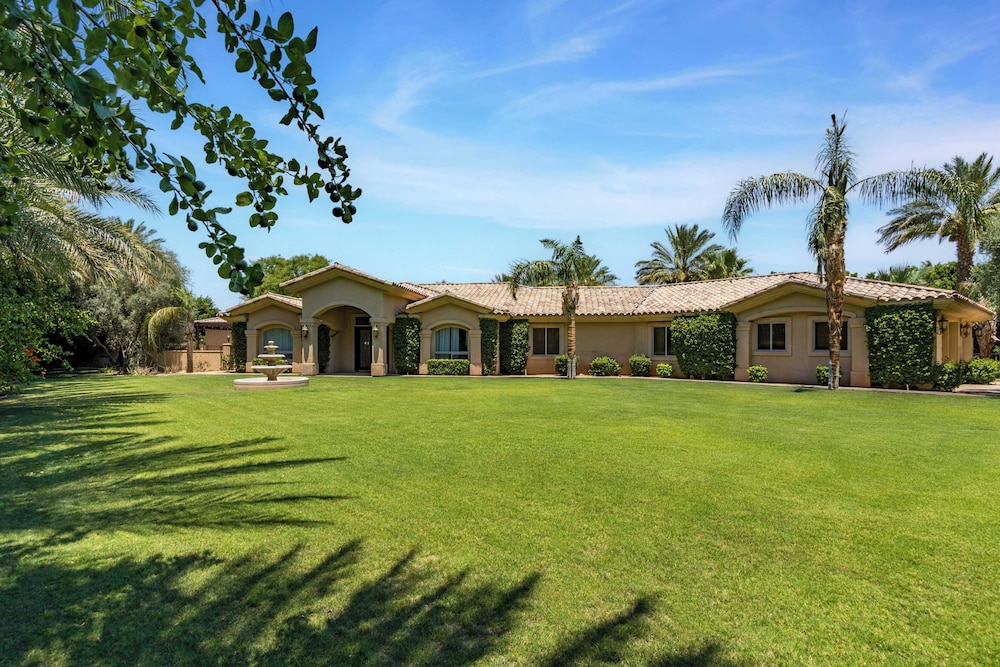 The Date Palm Estate by Avantstay Expansive Estate w Game Room Backyard Oasis w Pool & Spa - photo 49