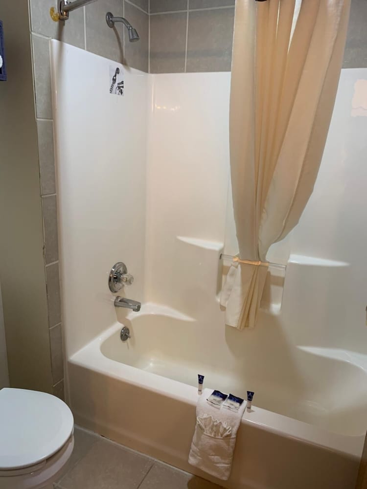 Americas Best Value Inn Gaylord - photo 19