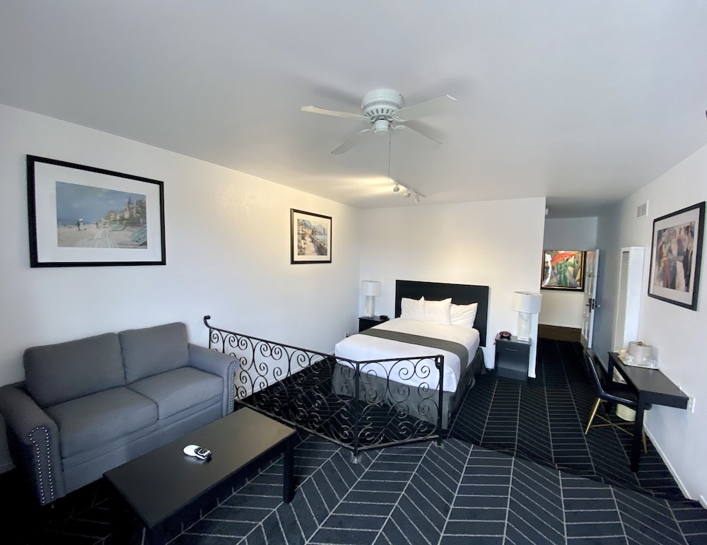 Masterpiece Hotel - photo 8