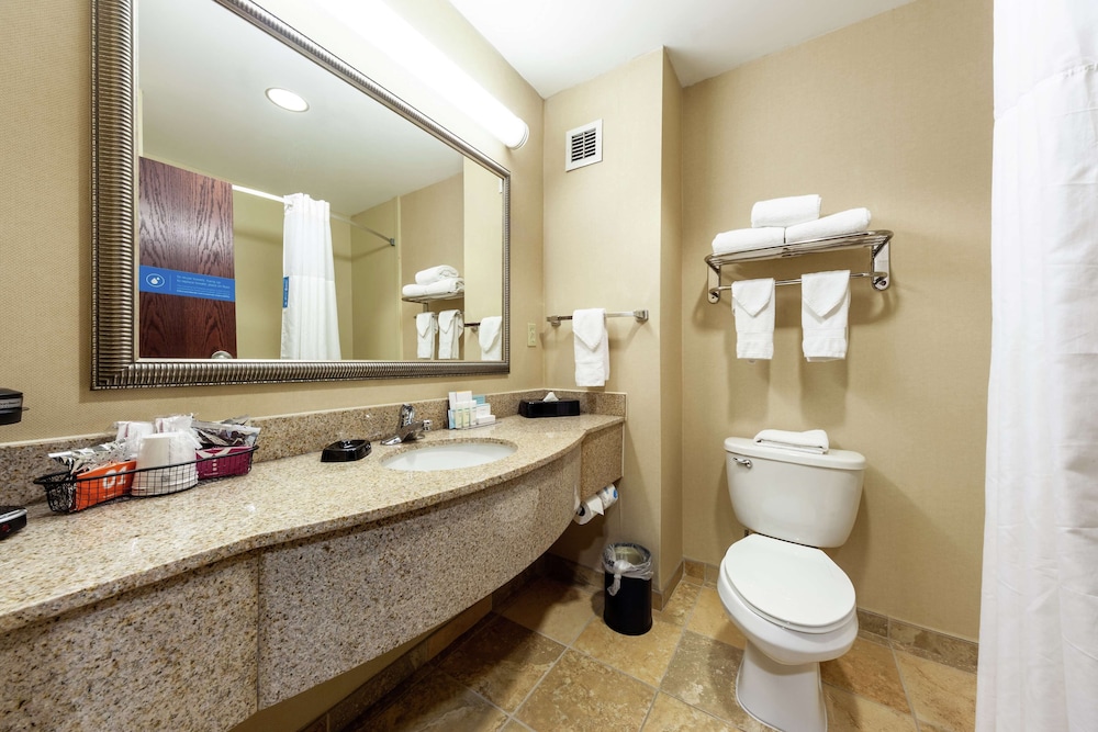 Hampton Inn Martinsburg South Inwood - photo 28