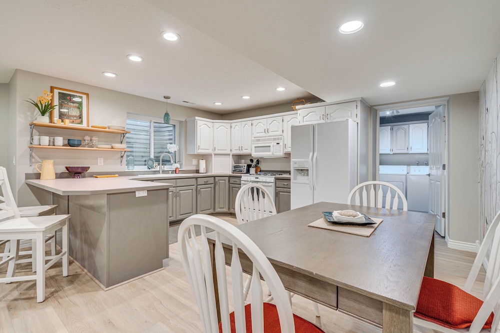 Lovely Remodeled North Salt Lake Apt: 7 Mi to Dtwn — 4-Star Luxury Hotel in North Salt Lake, United States