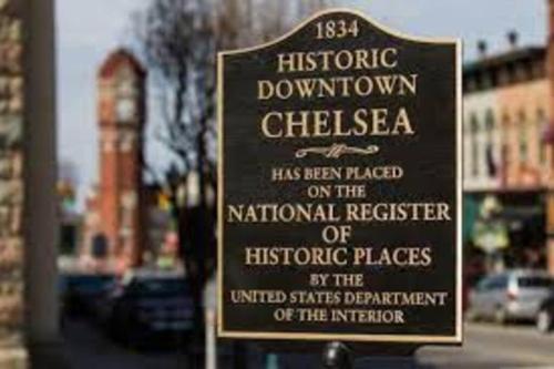 Chelsea Lake House Game Room & Pontoon rental — 4-Star Luxury Hotel in Chelsea, United States