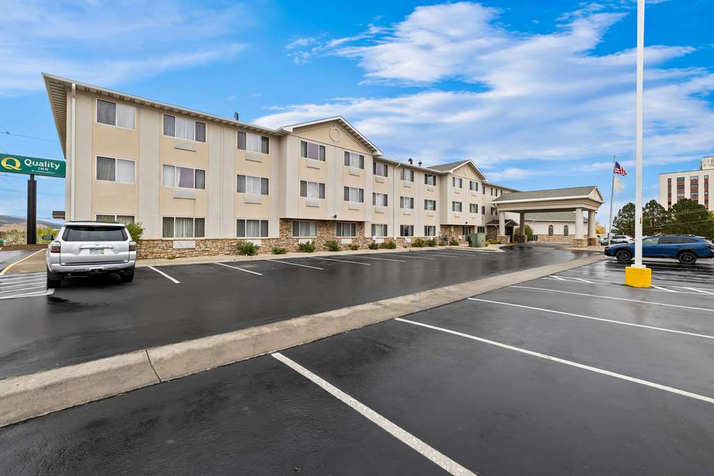 Quality Inn near Monument Health Rapid City Hospital - photo 2