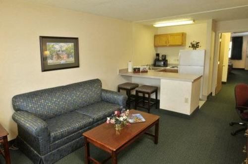 Point Plaza Suites at City Center - photo 19