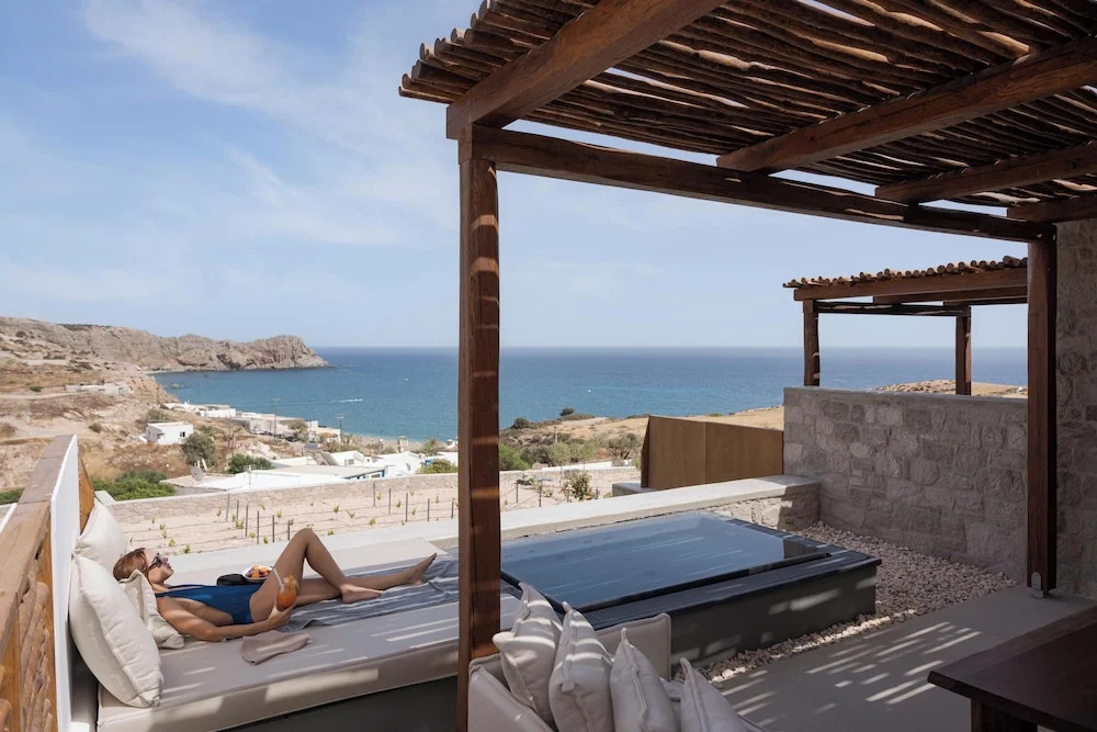 Horizon Suites Milos — 4-Star Luxury Hotel in Milos, Greece