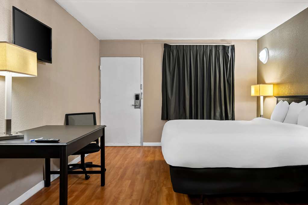 Signature Inn Danville - photo 36