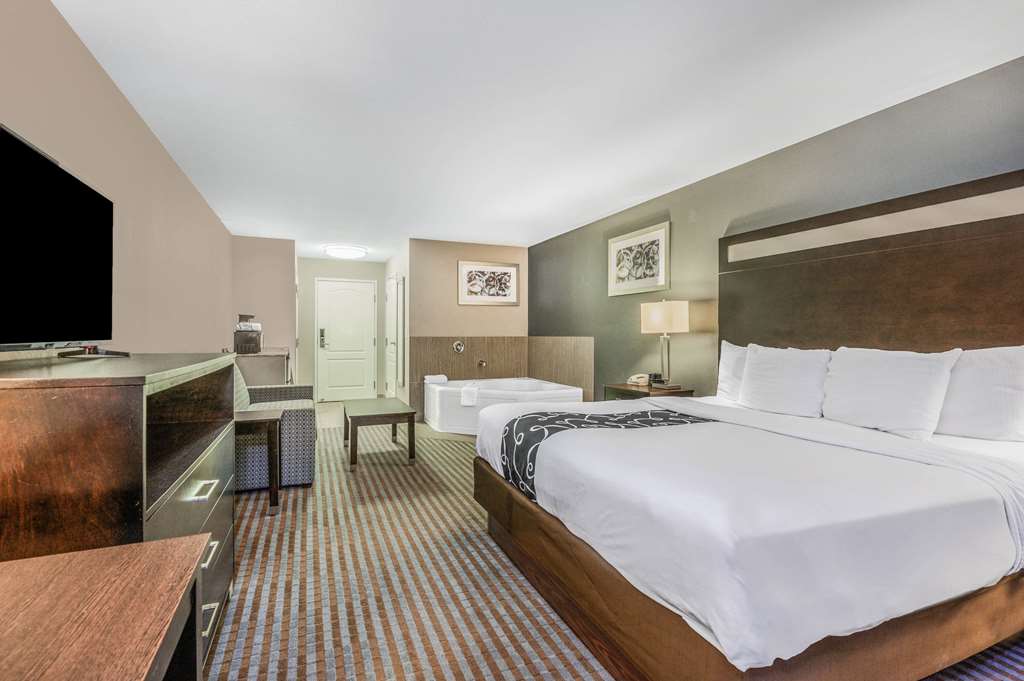 La Quinta Inn & Suites by Wyndham Glendive - photo 35