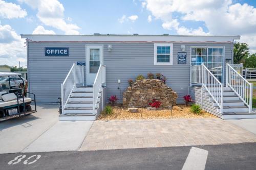 Water's Edge RV Resort - photo 7