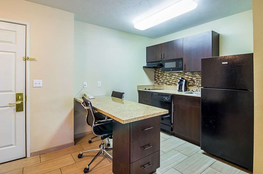 MainStay Suites Fargo I 94 Medical Center - photo 19